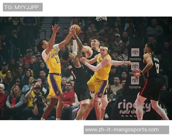 湖人队与开拓者的激烈对决回顾及精彩瞬间分析